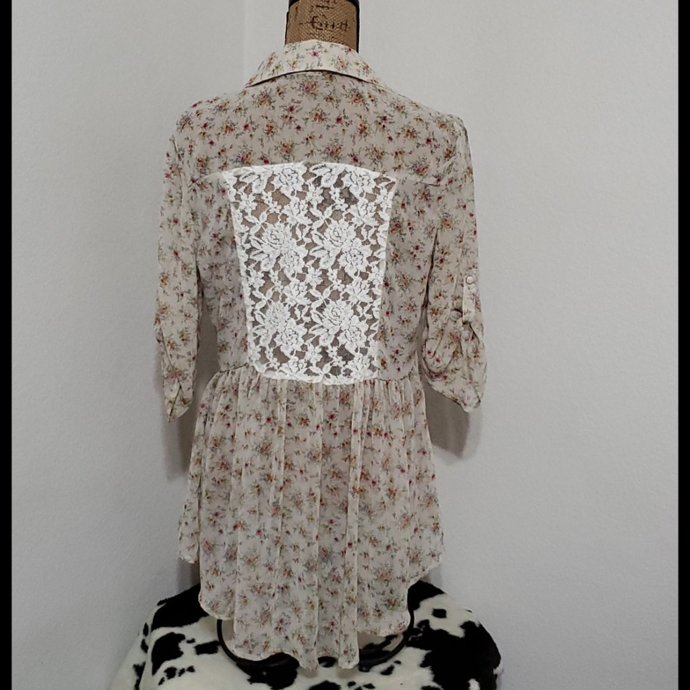 LOVE HAIGHT  hi lo lace insert Ruffl Bottom Floral Print Top Lrg. - Picture 3 of 8